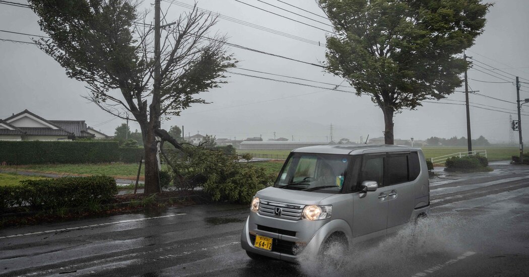 Potente tifón azota Japón, y se pide a millones que evacuen