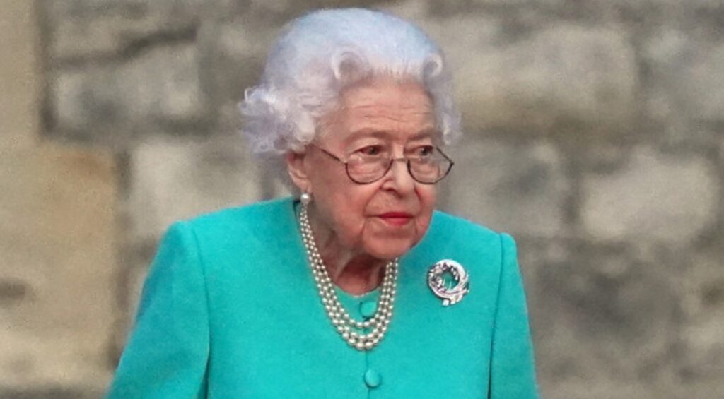Reina Isabel II | La BBC suspende su programación normal ante el delicado estado de salud de la monarca