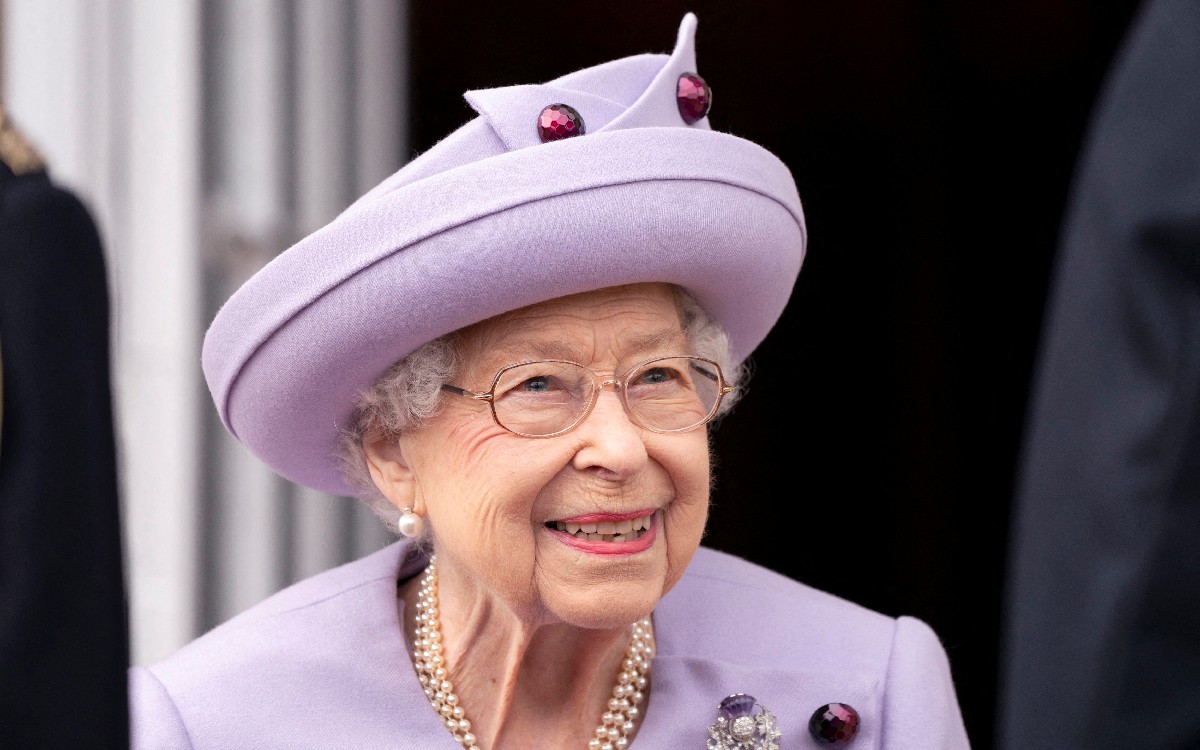 Reina Isabel romperá tradición; nombrará al nuevo primer ministro británico en Buckingham