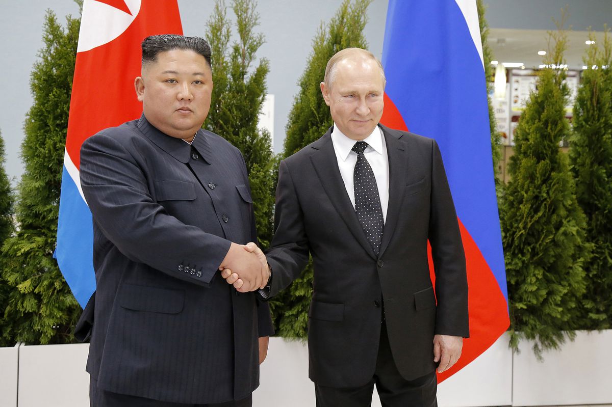 Rusia planea comprar munición a Corea del Norte para su uso en Ucrania, según EE UU
