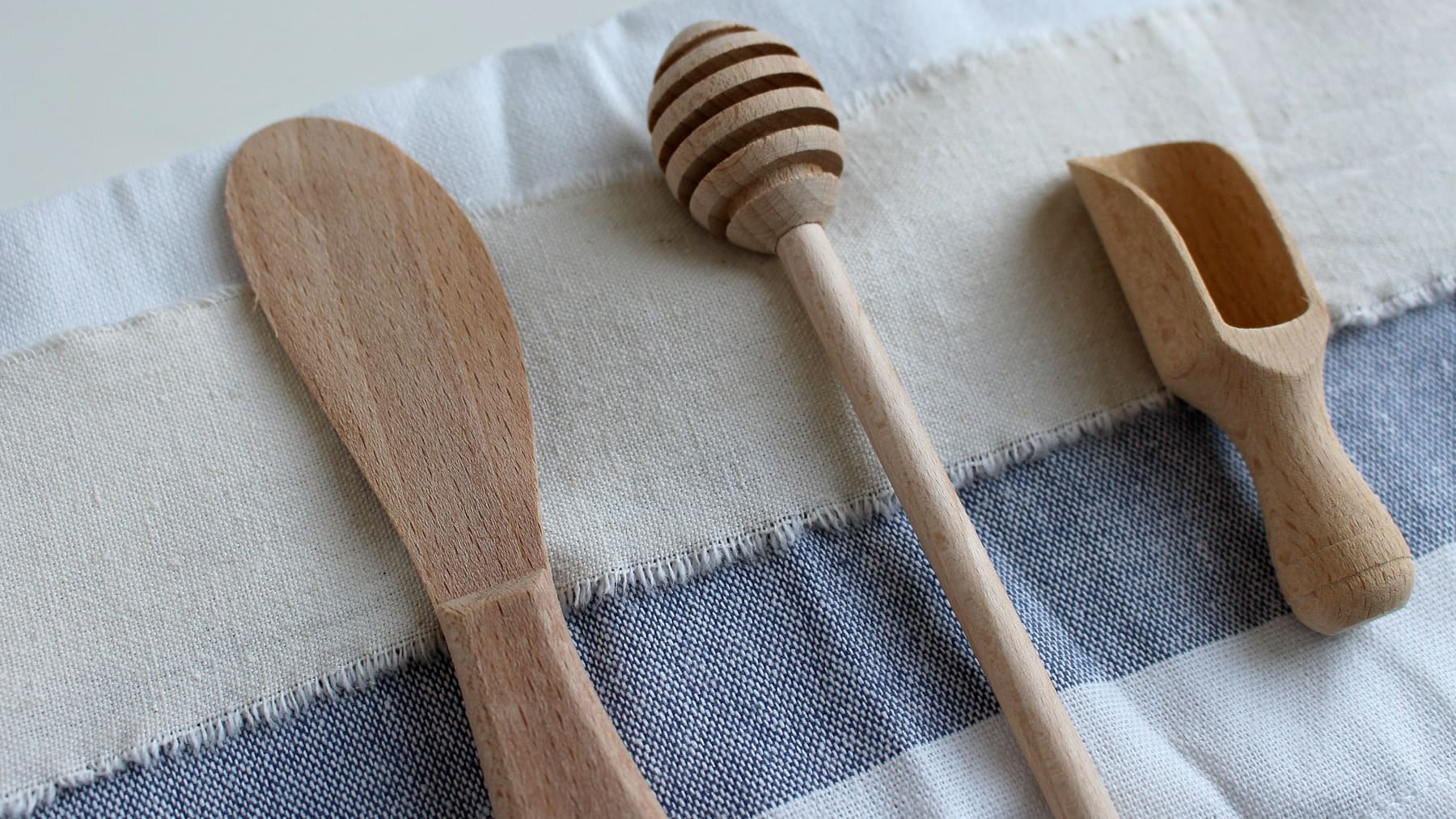Si quieres desinfectar los utensilios de madera de la cocina necesitas saber este truco