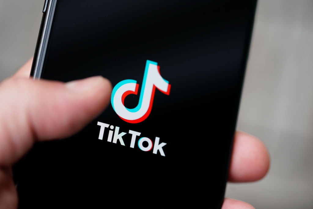 TikTok comienza a bloquear los enlaces a las páginas de la tienda de aplicaciones de las biografías de los creadores
