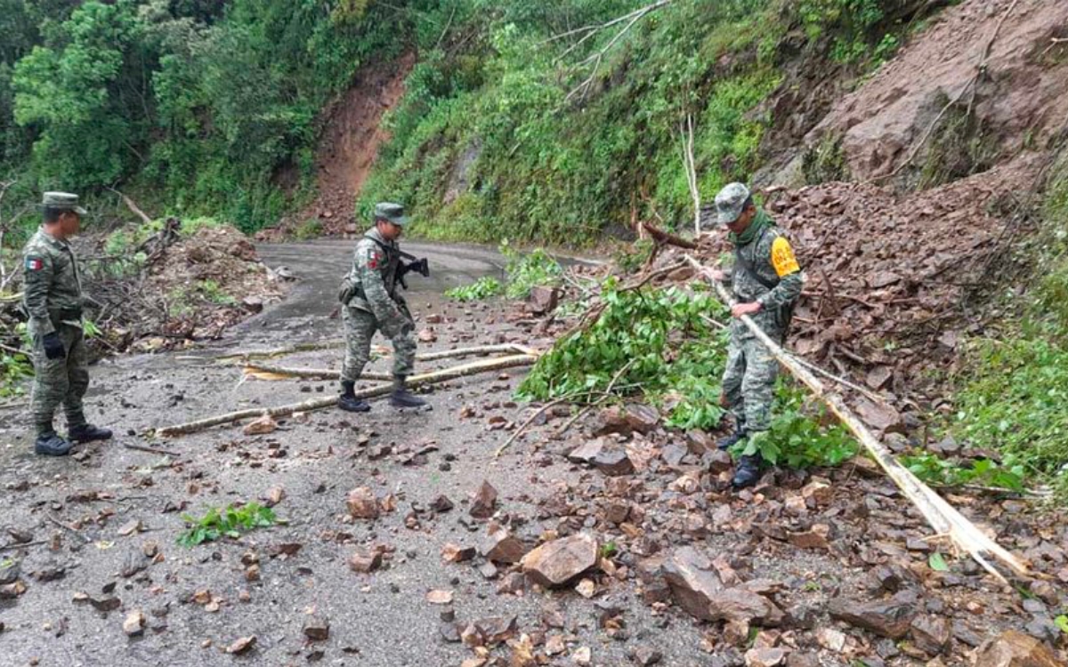 Tormenta tropical 'Lester' deja incomunicada carretera a Pluma Hidalgo, Oaxaca