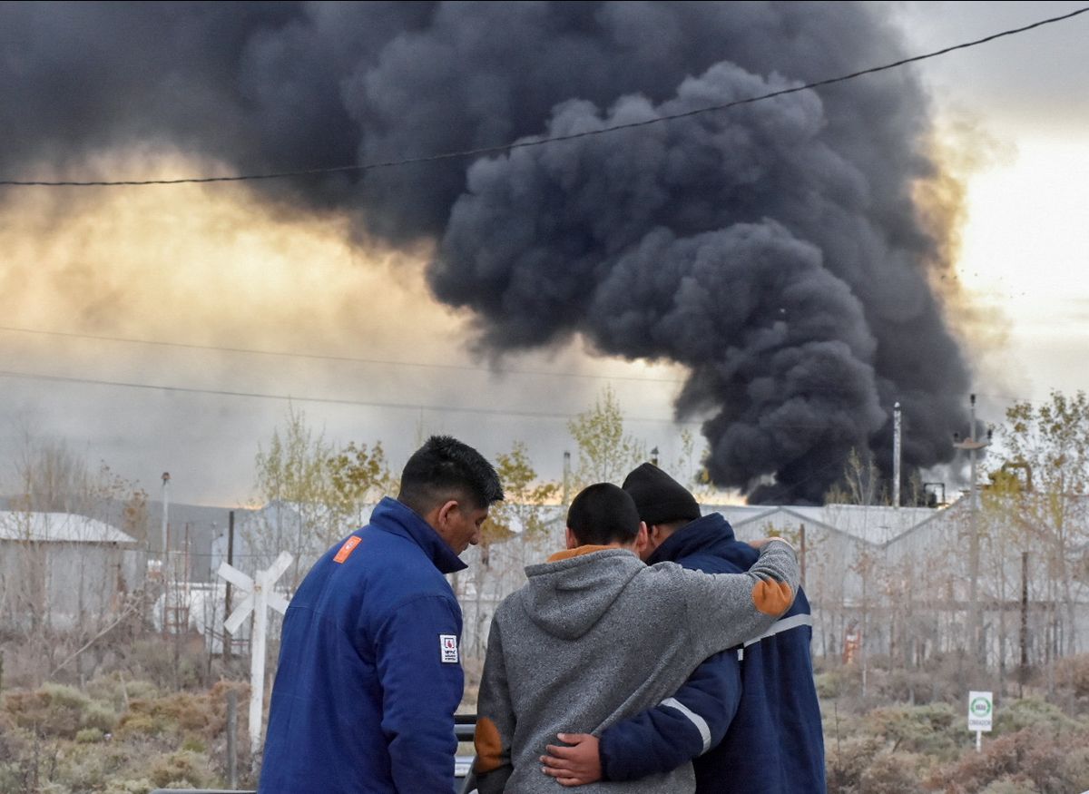 Tres muertos en el incendio de una refinería en el sur de Argentina