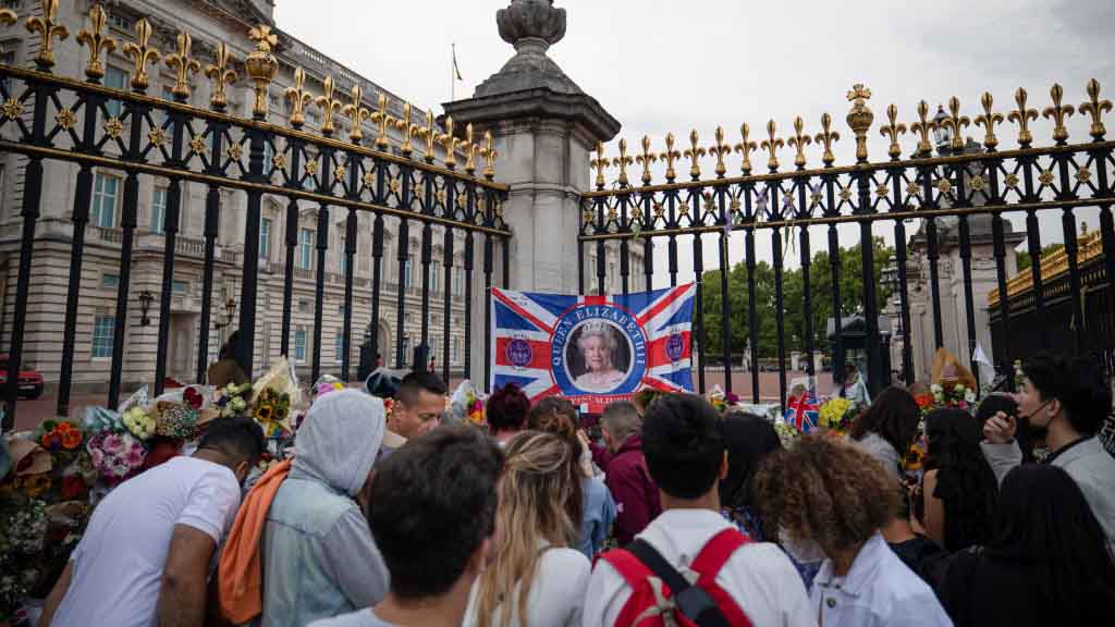 Último adiós a la reina: el ataúd de Isabel II regresa a Londres