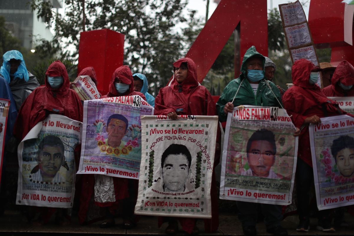 Una de las 20 órdenes de detención del ‘caso Ayotzinapa’ es contra el general acusado de matar a seis estudiantes