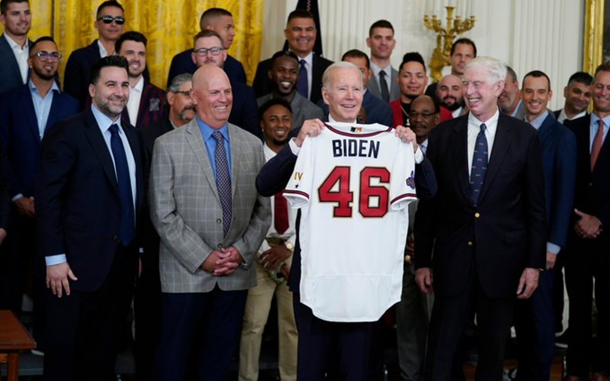 Visitan Bravos de Atlanta a Joe Biden en la Casa Blanca | Video