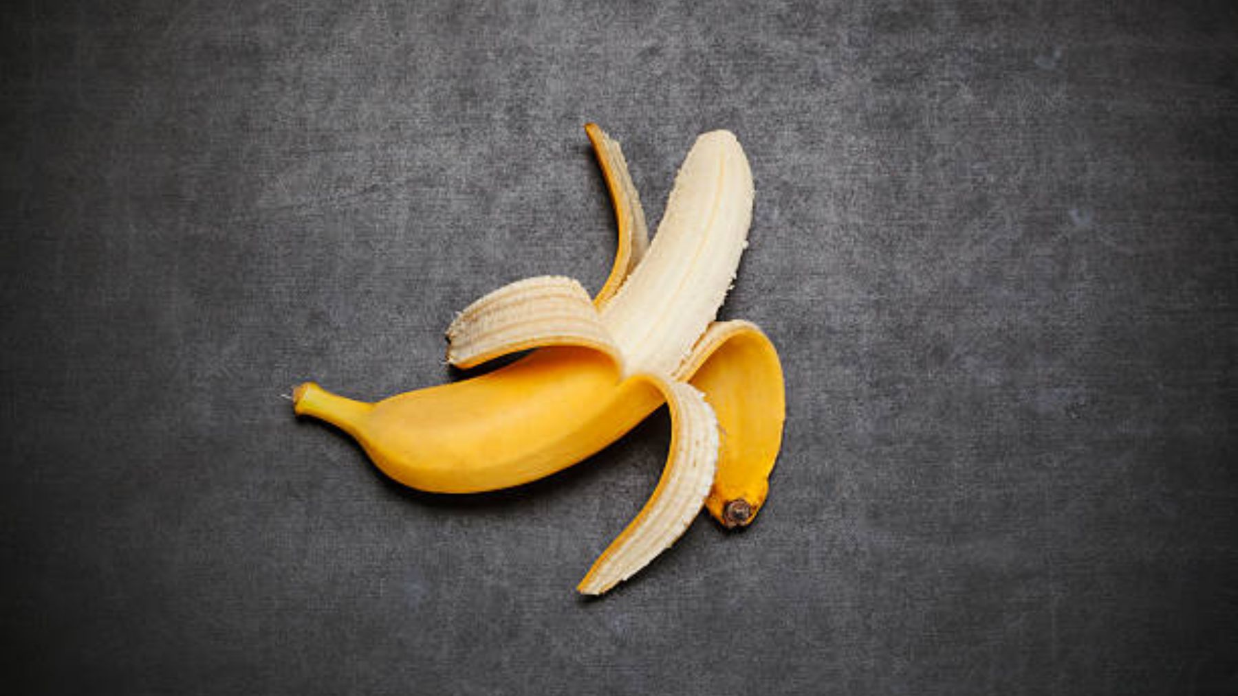 ¿Es cierto que comer la punta del plátano es malo para la salud?