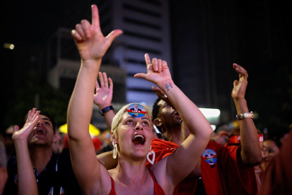 “¡No me lo creo, lo conseguimos!”; la avenida Paulista estalla de alegría tras la victoria de Lula