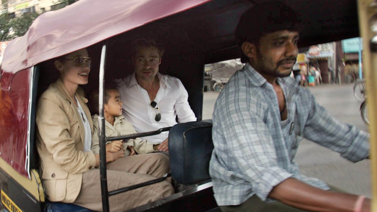 Angelina Jolie acusa a Brad Pitt de “asfixiar” a su hijo en un avión en 2016