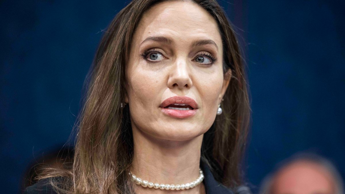 Esto fue lo que vendió Angelina Jolie para olvidar el presunto alcoholismo de Brad Pitt