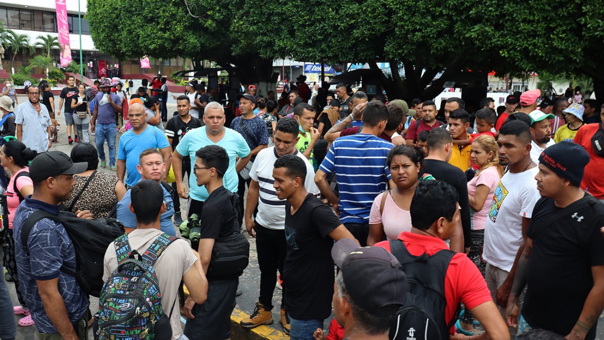 Regresan a venezolanos a México tras anuncio de nuevo plan migratorio de EEUU