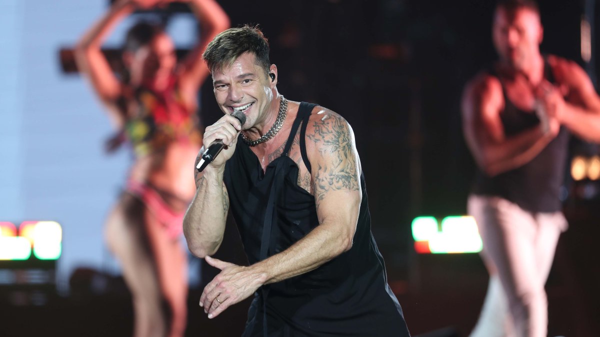 Hermana de Ricky Martin desmiente las acusaciones de agresión sexual de su hijo contra el cantante