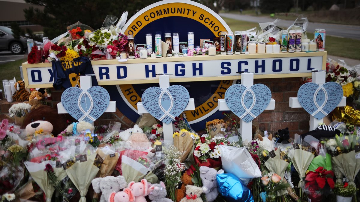 Joven se declara culpable de matar a 4 personas en tiroteo escolar en Michigan