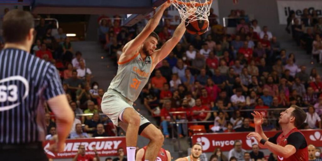 83-97: Baskonia supera al Casademont y deja a Martin Schiller en entredicho