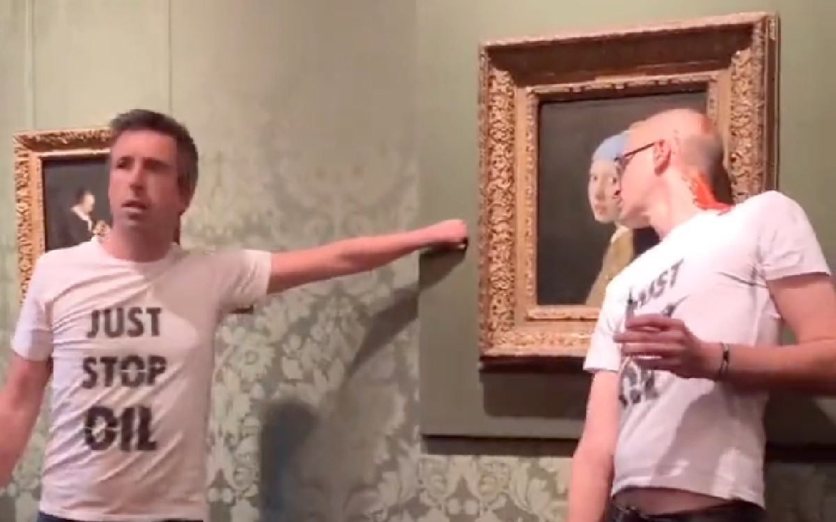 Activista climático pega su cabeza a 'La joven de la perla' de Johannes Vermeer | Video