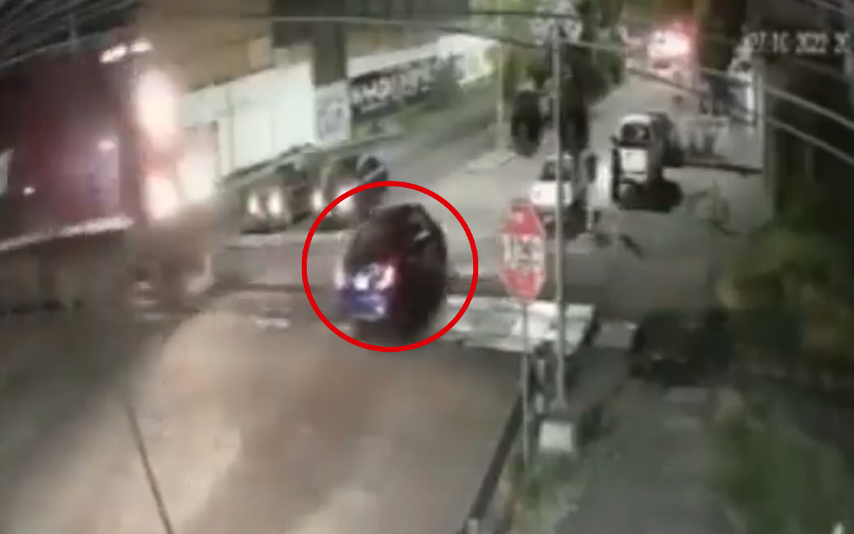 Ahora, conductora intenta ganarle el paso al tren en Aguascalientes | Video