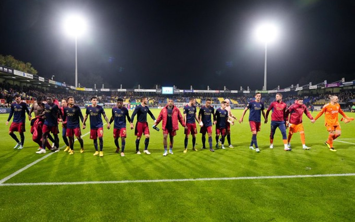 Ajax, con Edson Álvarez y Jorge Sánchez, golea al Waalwijk | Video
