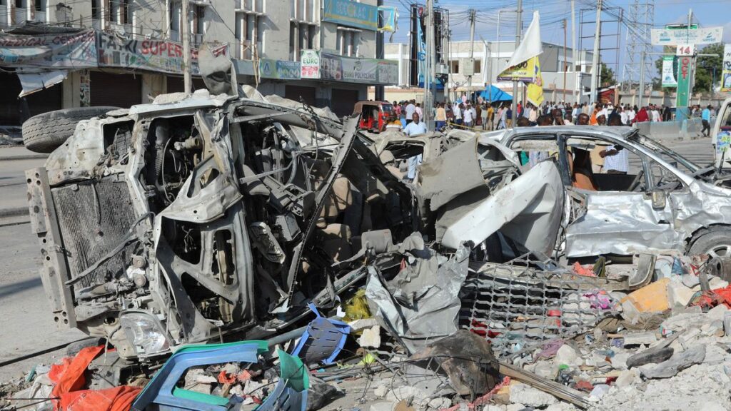 Al menos 100 muertos en un atentado con dos coches bomba en Somalia