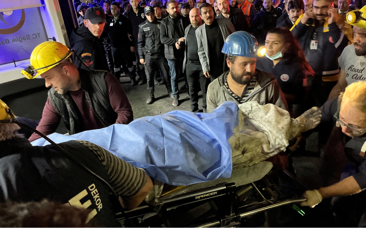 Al menos 22 muertos deja explosión en mina de carbón en Turquía