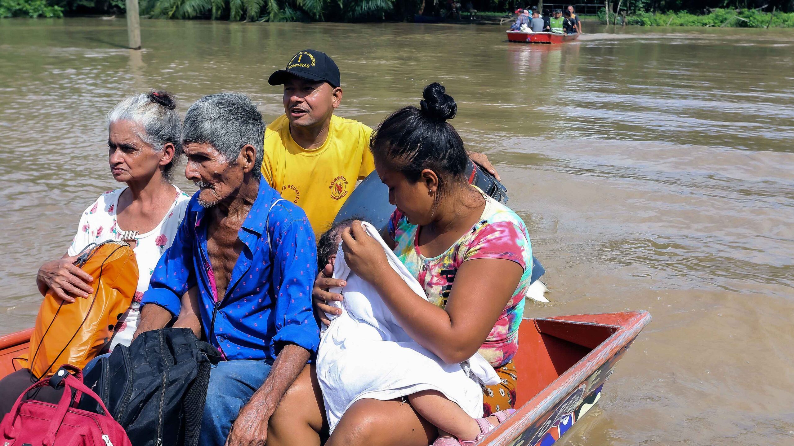 Aumentan a 28 los muertos tras el paso de la tormenta tropical Julia por Centroamérica