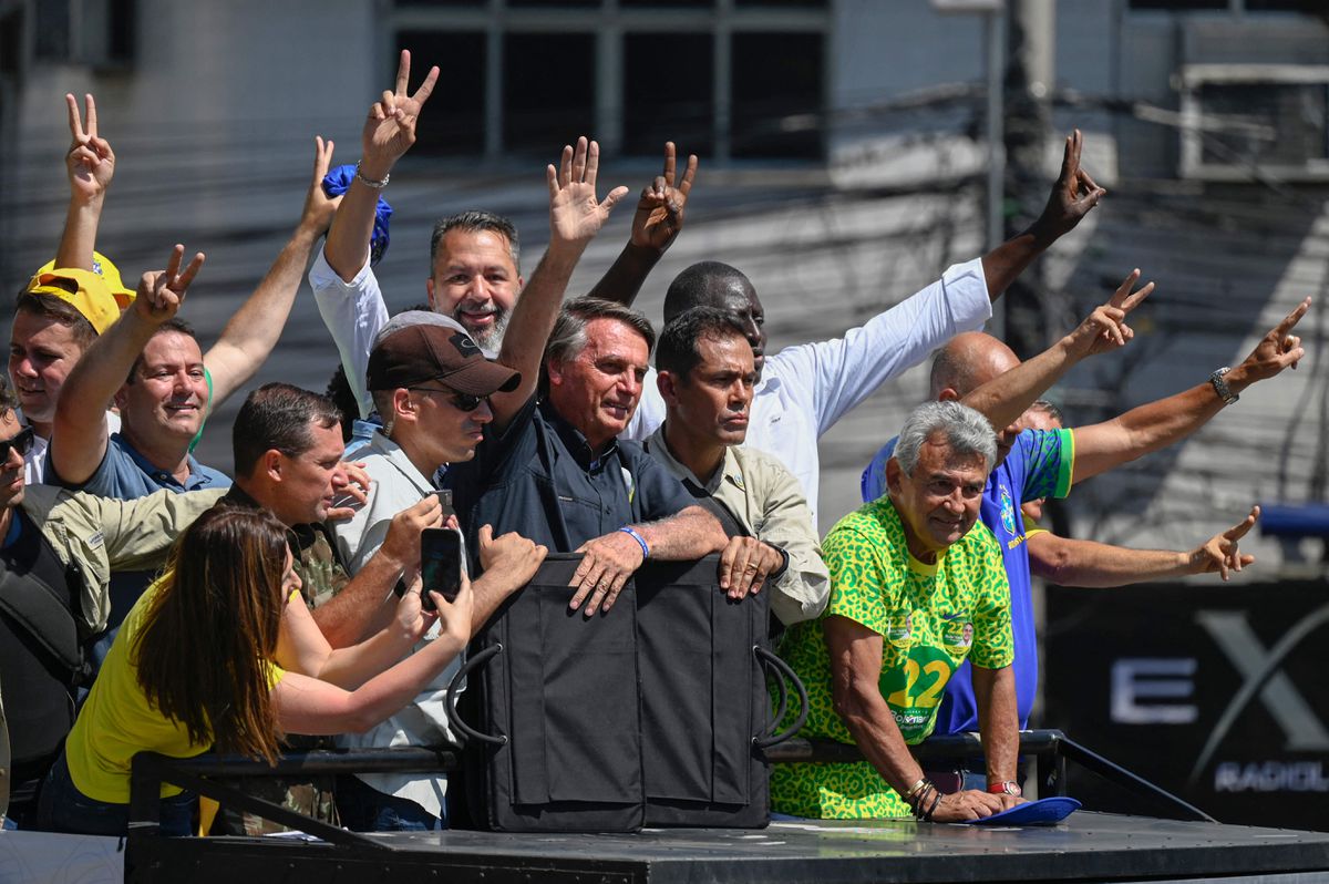 Bolsonaro redobla sus ataques a la justicia electoral en la recta final de las presidenciales