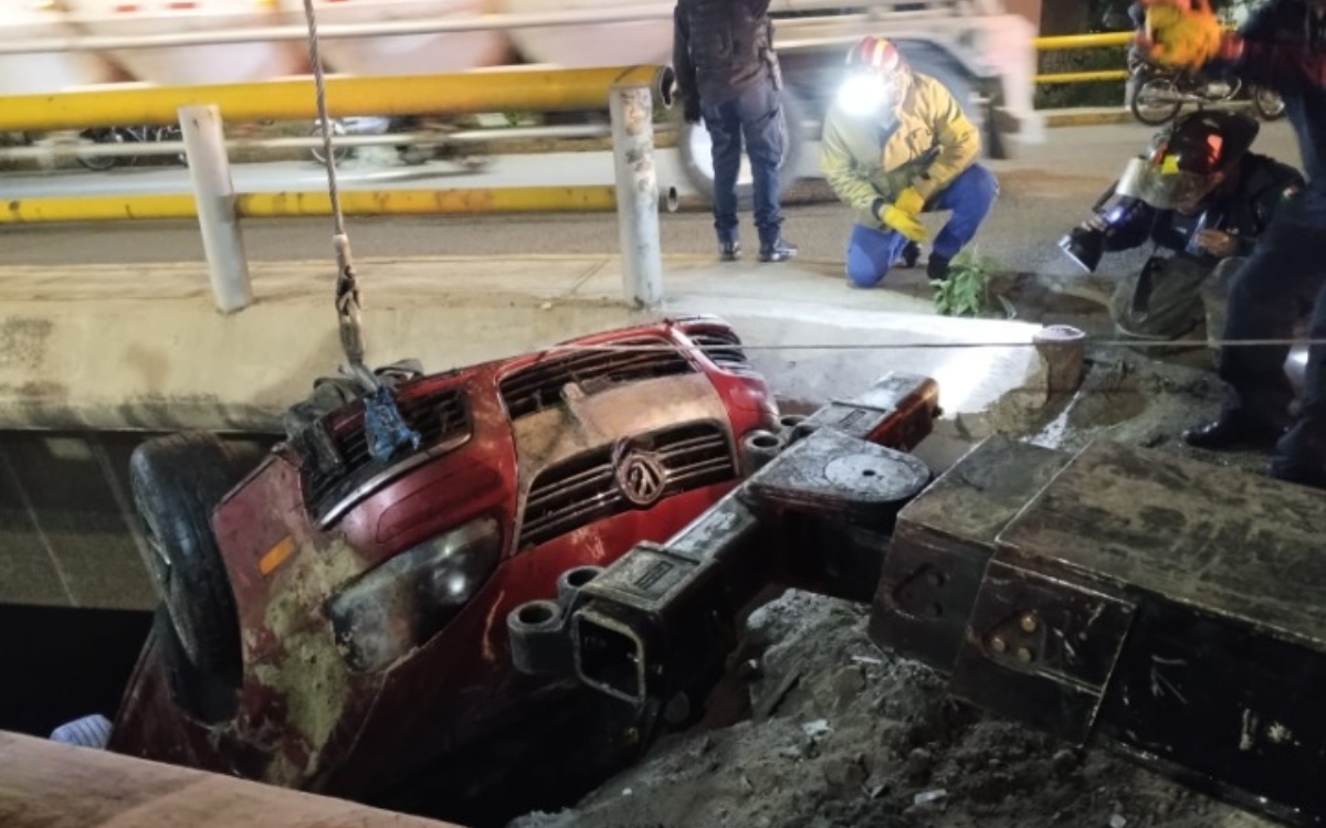 Cae auto al Río de los Remedios; muere el conductor | Video