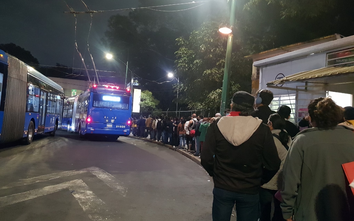 Caos en la Línea 2 del Metro; suspenden servicio de San Antonio Abad a Tasqueña | Videos
