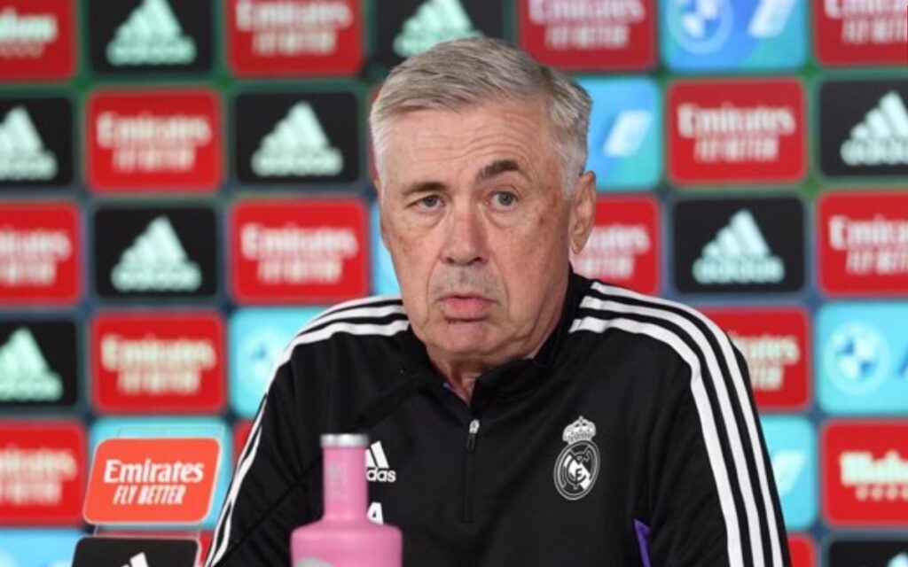 Carlo Ancelotti: 'El año pasado intenté inventar en el Clásico y me dieron un palo' | Video