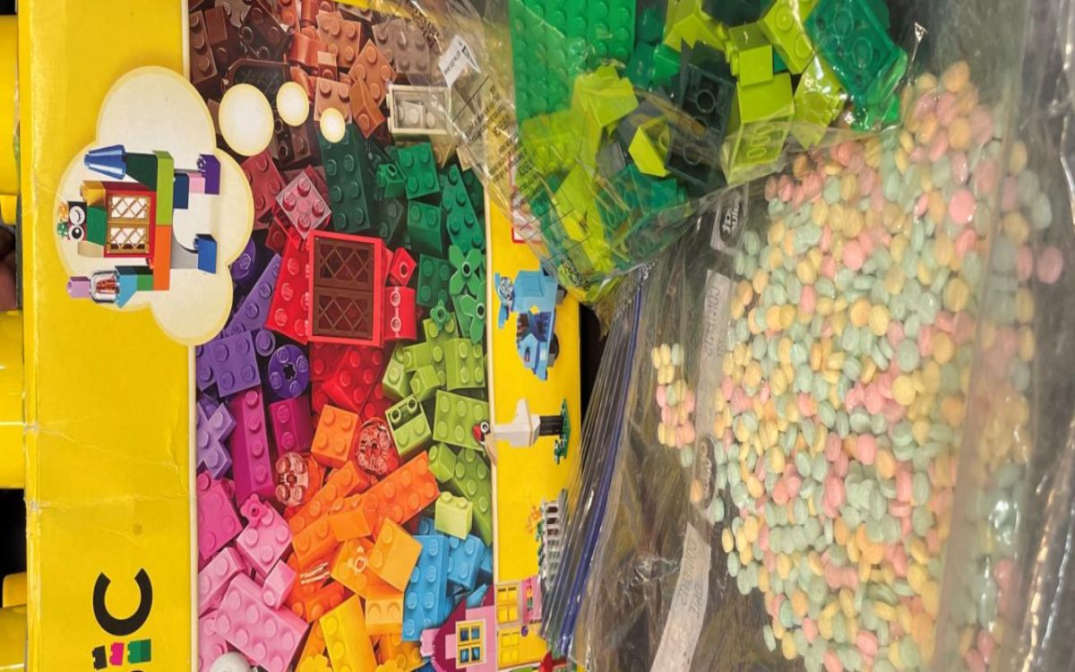 Cárteles mexicanos trafican fentanilo en cajas de Lego: DEA