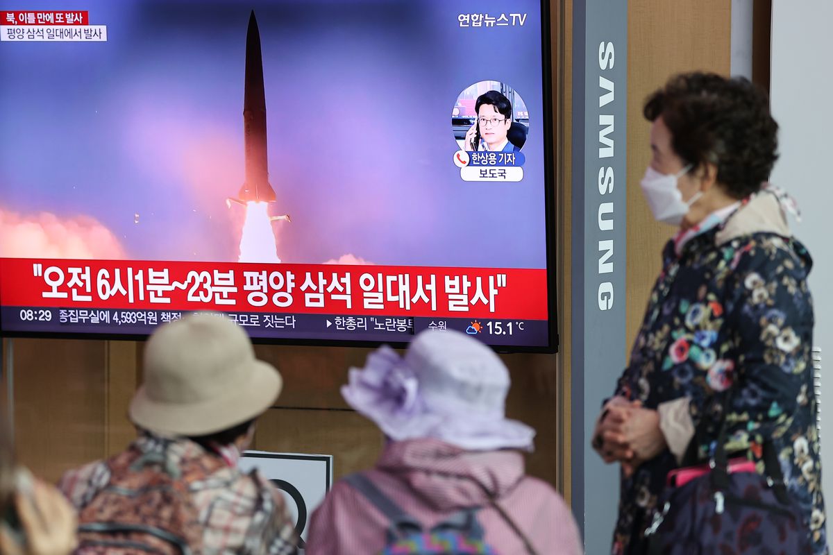 Corea del Norte mantiene la escalada de tensión con dos nuevos misiles en “represalia” por los ejercicios de EE UU y Corea del Sur
