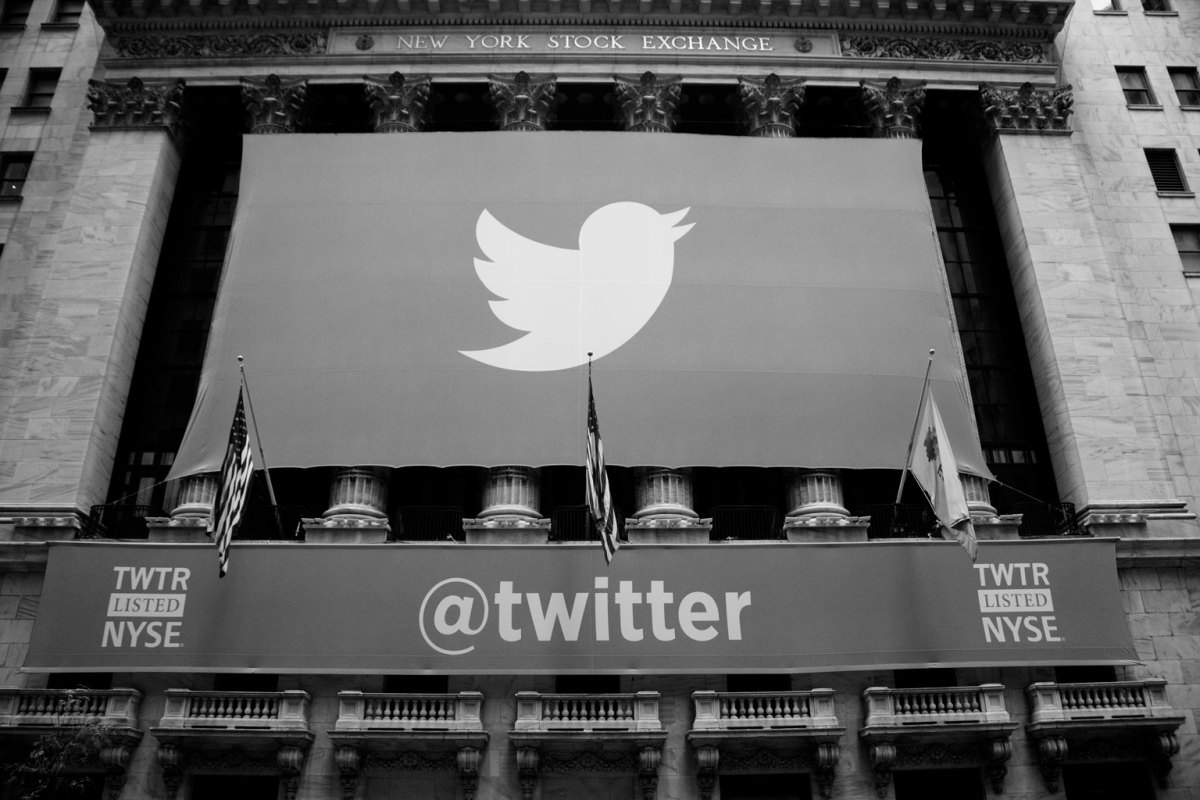 Twitter lanza Blue for Business, otorga marcas de verificación doradas a ‘entidades corporativas’