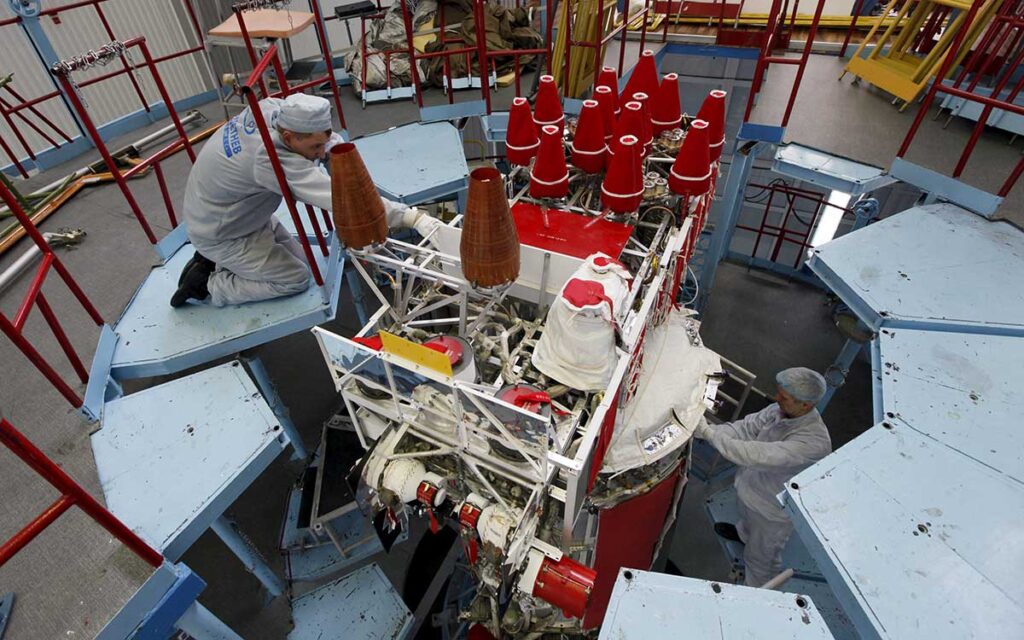 Descarta Ebrard la instalación en México del sistema satelital ruso Glonass