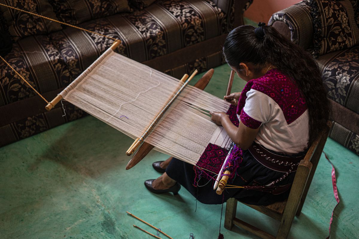 El difícil camino para denunciar el plagio de textiles indígenas: “En la práctica no hay ningún recurso legal”