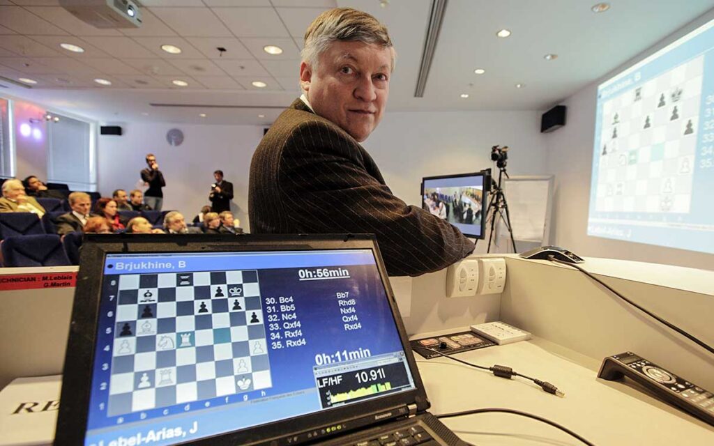 El excampeón de ajedrez Anatoli Kárpov, en coma inducido; distintas versiones sobre lo ocurrido