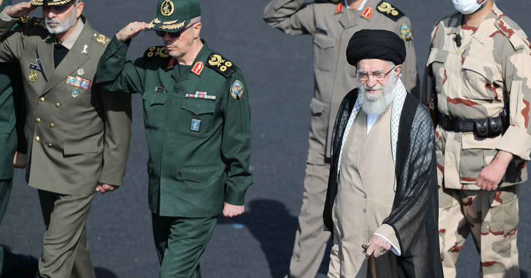El líder supremo de Irán condena las protestas en el país