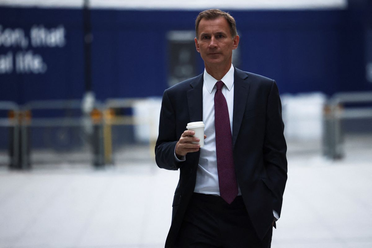 El nuevo ministro de Economía del Reino Unido avisa de que los impuestos subirán y habrá recortes