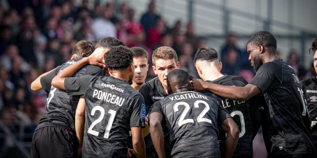 El sorprendente Lorient pisa los talones al PSG