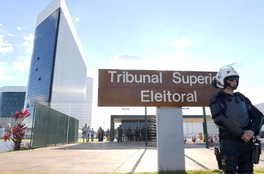 El tribunal electoral brasileño amplía sus poderes para combatir el aluvión de noticias falsas