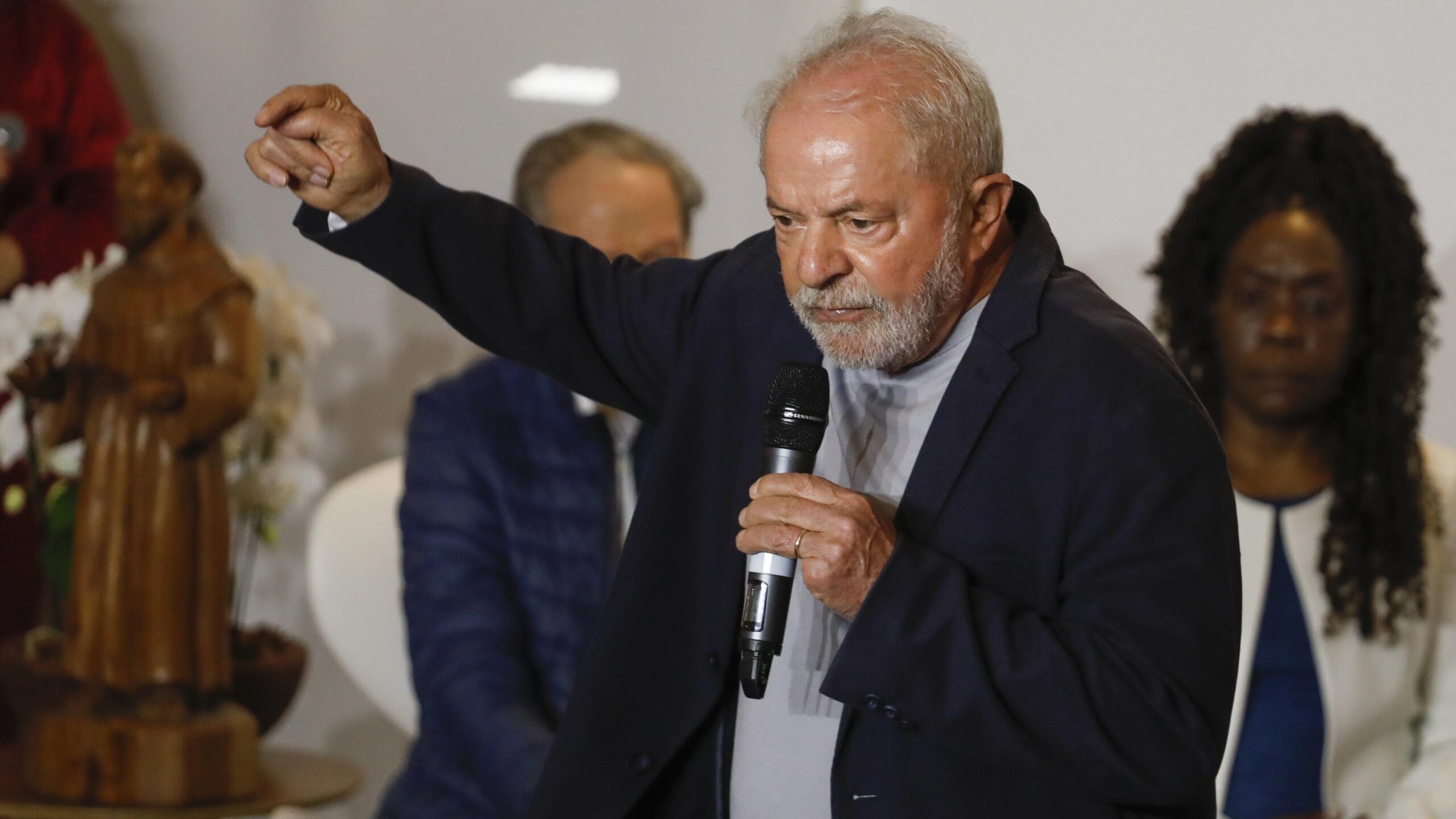 Elecciones presidenciales en Brasil: Lula tiene siete puntos de ventaja sobre Bolsonaro en una nueva encuesta