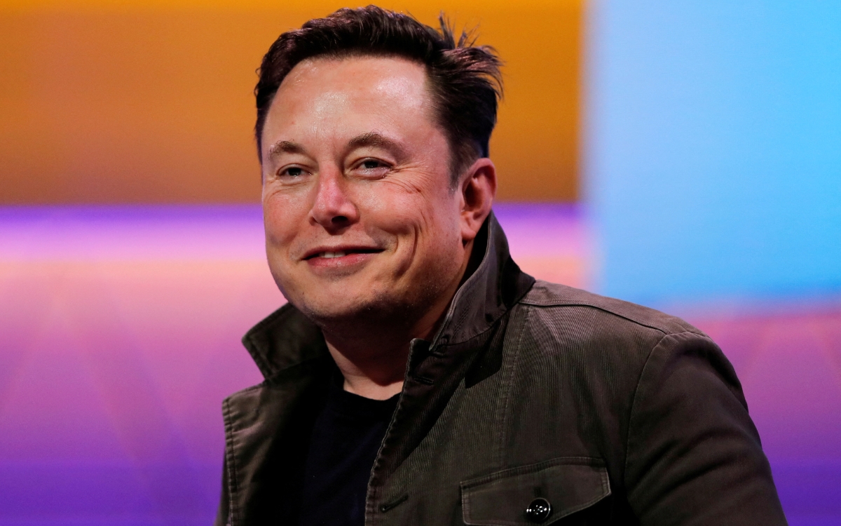 Elon Musk lanza perfume con olor 'cabello quemado'... y no es broma