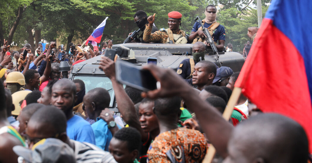 En Burkina Faso, el hombre que una vez lideró un golpe es derrocado por uno