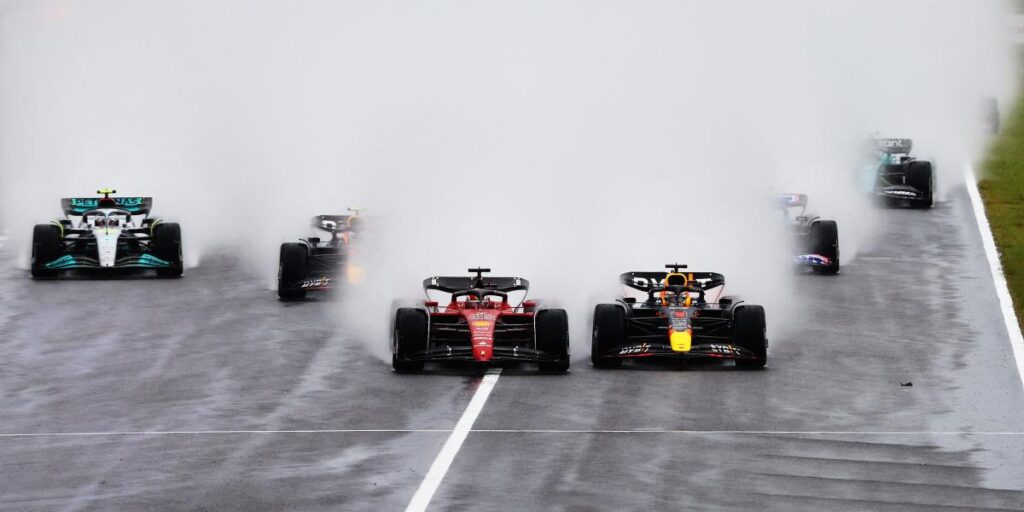 F1 GP Japón: Salida con accidente bajo la lluvia y Sainz abandona