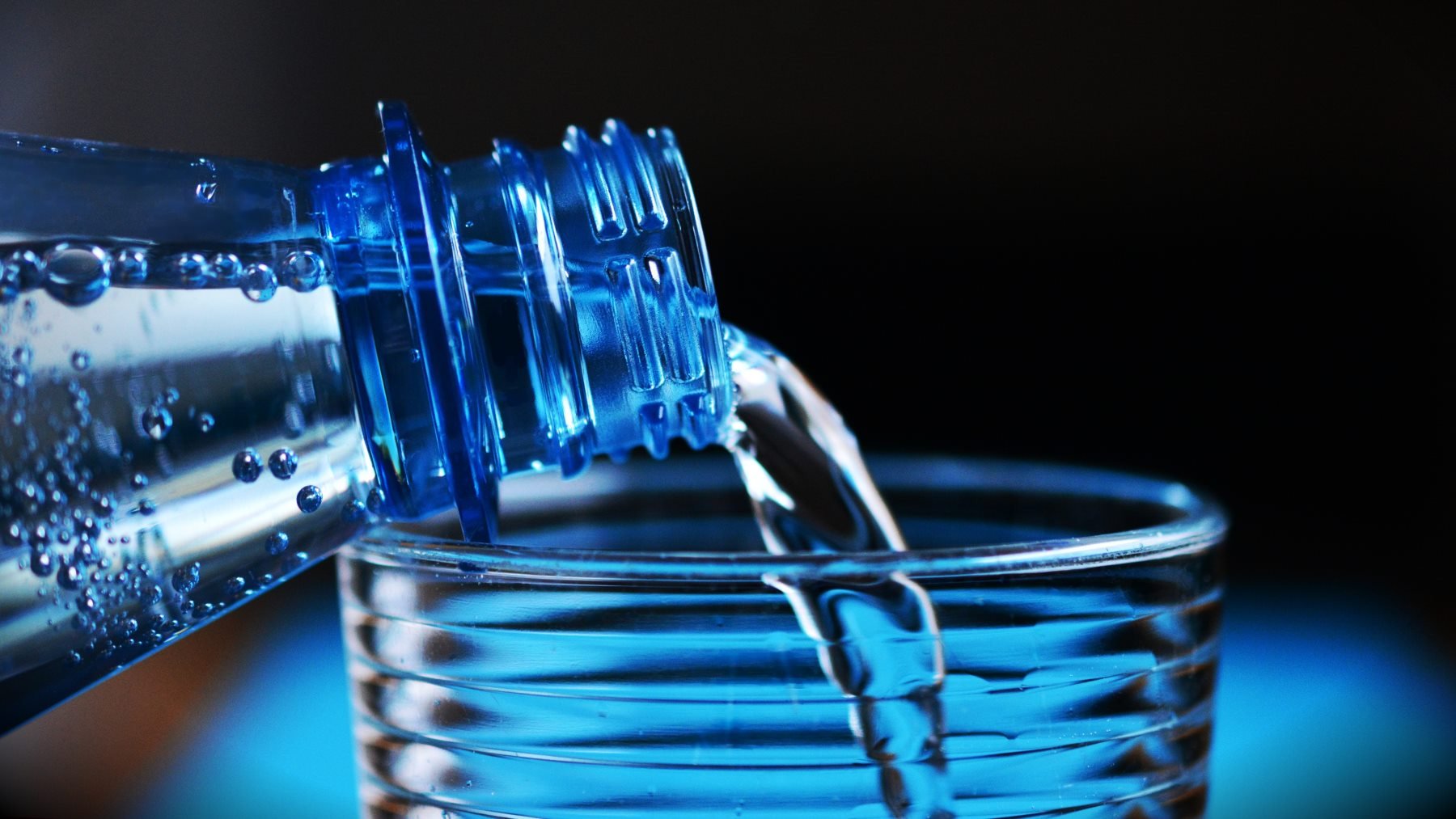 Falsos mitos sobre el agua con gas que debes conocer