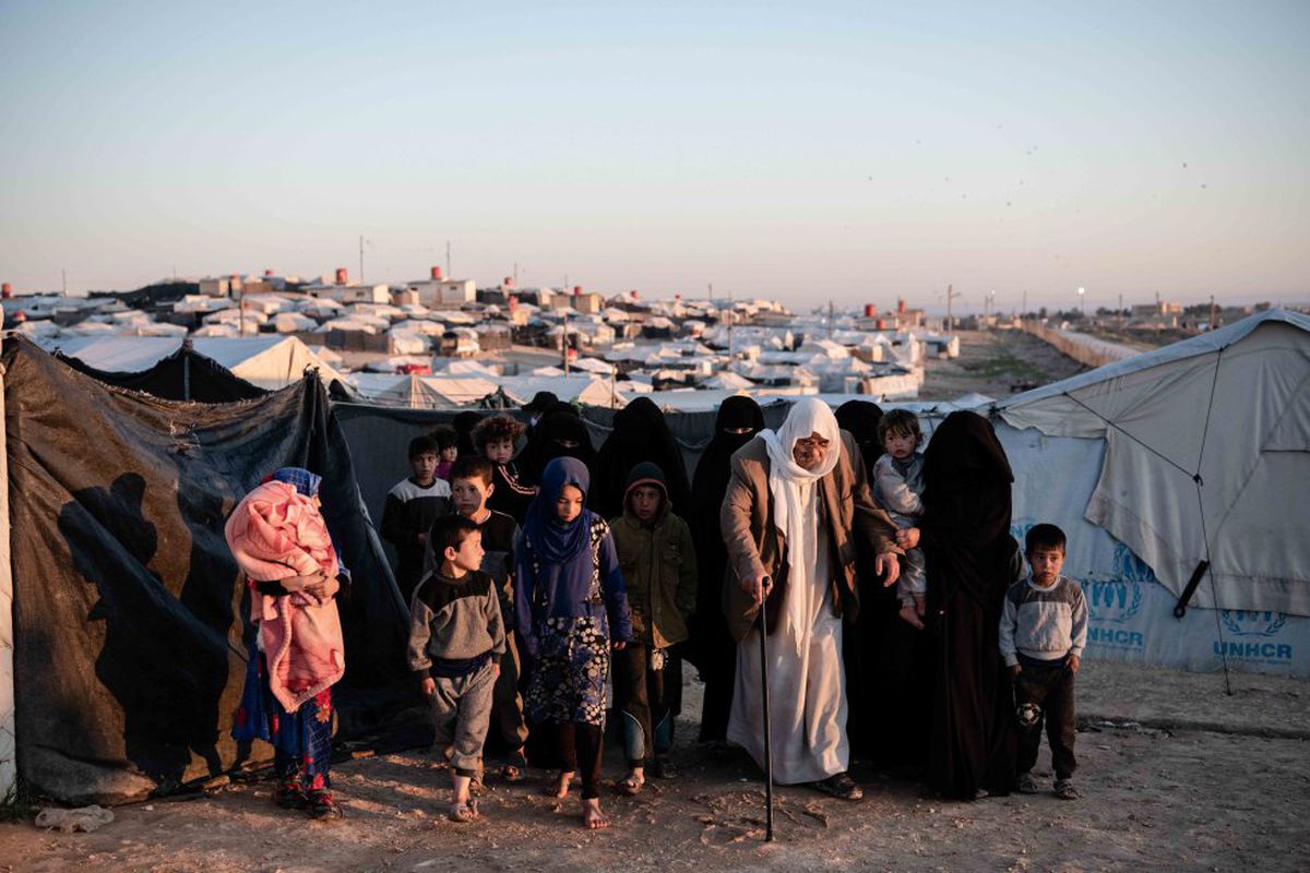 Francia repatría a 40 niños y 15 mujeres de los campamentos de familias del ISIS en Siria