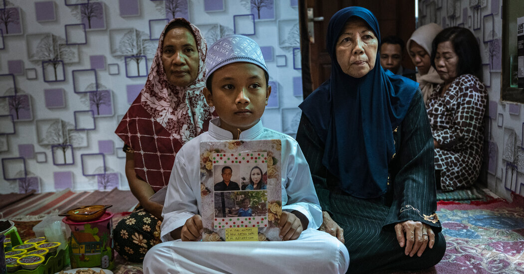 Gas lacrimógeno, una estampida y una familia indonesia destrozada