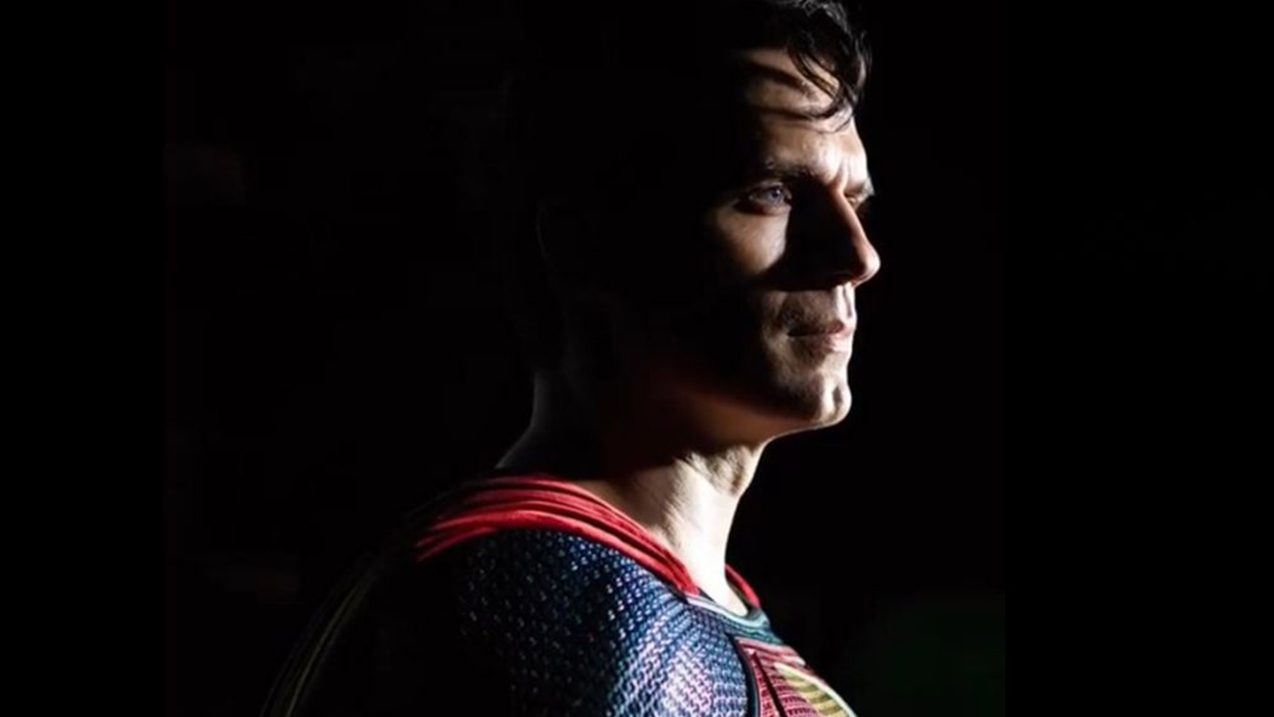 Henry Cavill vuelve a ondear la capa: Anuncia de manera oficial su regreso como Superman