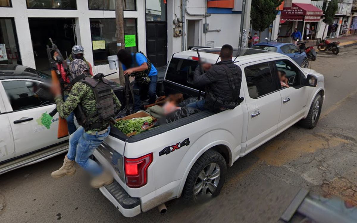 Hombres armados con AK-47 son captados por Google Maps en calle del Edomex