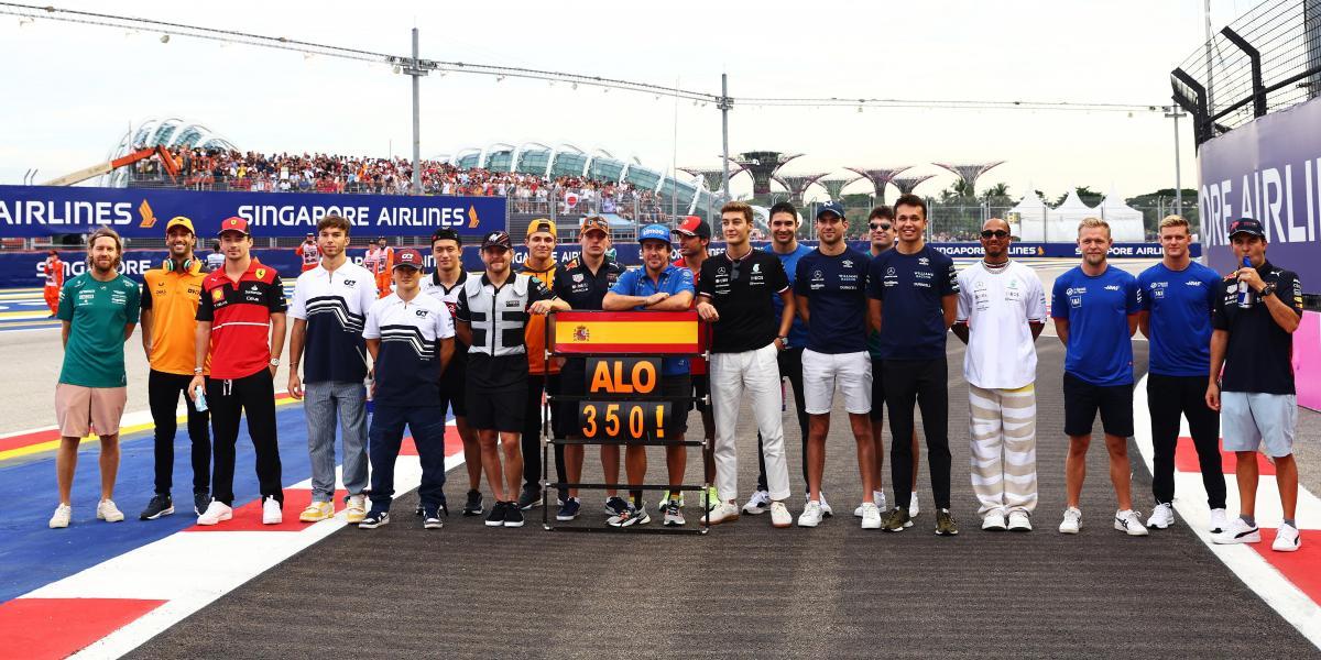 Homenaje a Fernando Alonso con todos los pilotos por su nuevo récord