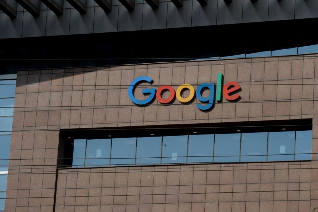 India multa a Google con $ 113 millones, órdenes para permitir el sistema de pagos de terceros en Play Store
